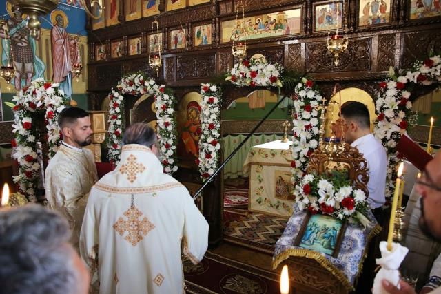Biserica din Blăgești, resfințită de Episcopul Hușilor: „Inima Domnului Hristos a rămas neclintită în fața răutății”
