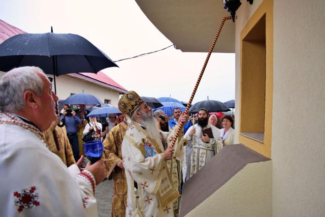 (Video) Biserica Parohiei Bărbătești a fost târnosită de Părintele Mitropolit Teofan