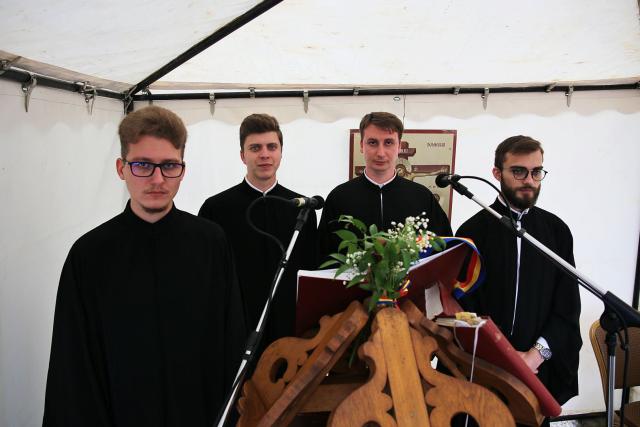 După 39 de ani, Biserica din Bărbătești primește haina luminoasă a sfințirii
