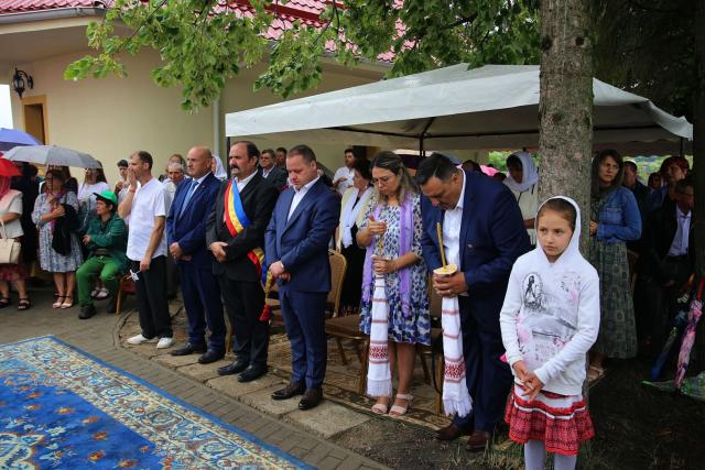 După 39 de ani, Biserica din Bărbătești primește haina luminoasă a sfințirii