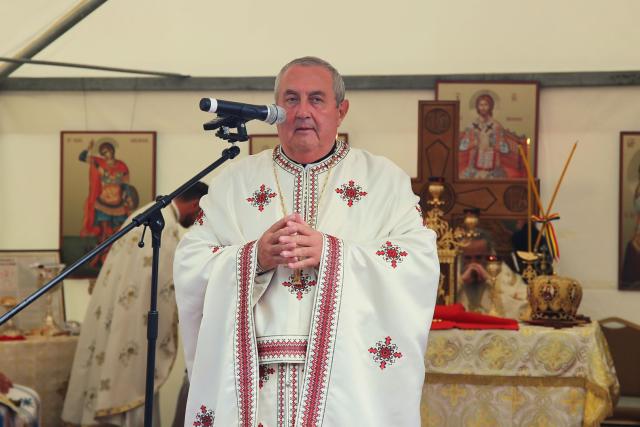 După 39 de ani, Biserica din Bărbătești primește haina luminoasă a sfințirii