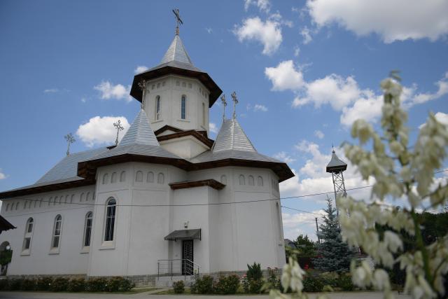 Distincția de vrednicie „Crucea Sfântul Ierarh Iosif cel Milostiv”, dăruită pentru prima dată unui cleric din cadrul Arhiepiscopiei Iașilor