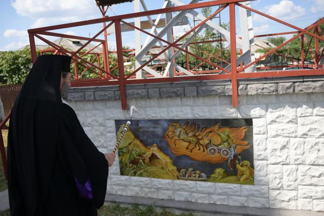 Distincția de vrednicie „Crucea Sfântul Ierarh Iosif cel Milostiv”, dăruită pentru prima dată unui cleric din cadrul Arhiepiscopiei Iașilor
