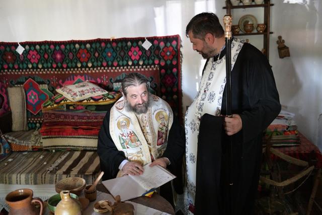 Distincția de vrednicie „Crucea Sfântul Ierarh Iosif cel Milostiv”, dăruită pentru prima dată unui cleric din cadrul Arhiepiscopiei Iașilor