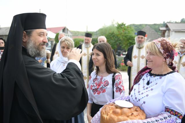 Distincția de vrednicie „Crucea Sfântul Ierarh Iosif cel Milostiv”, dăruită pentru prima dată unui cleric din cadrul Arhiepiscopiei Iașilor