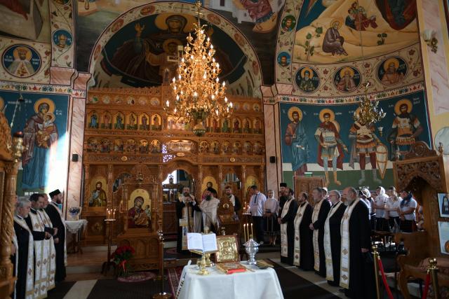 Distincția de vrednicie „Crucea Sfântul Ierarh Iosif cel Milostiv”, dăruită pentru prima dată unui cleric din cadrul Arhiepiscopiei Iașilor