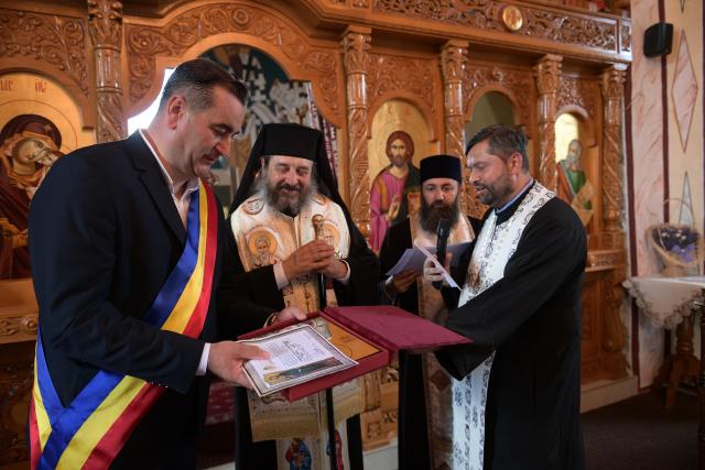 Distincția de vrednicie „Crucea Sfântul Ierarh Iosif cel Milostiv”, dăruită pentru prima dată unui cleric din cadrul Arhiepiscopiei Iașilor