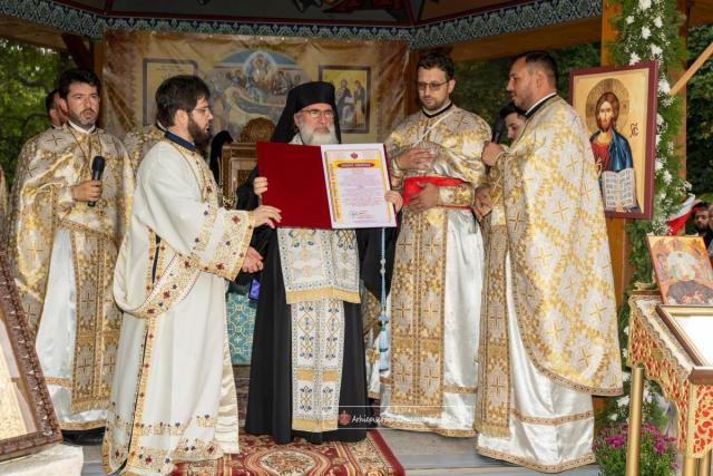 Liturghie arhierească în Parohia Precista din Bacău