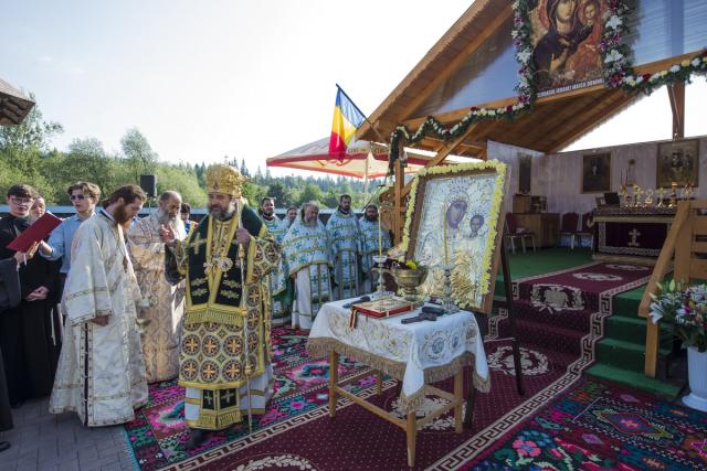 Momente istorice în satul Mănăstirea Neamț: prima Liturghie săvârșită de un arhiereu, în contextul aniversării a 200 de ani de la minunea Icoanei Maicii Domnului Îndrumătoarea