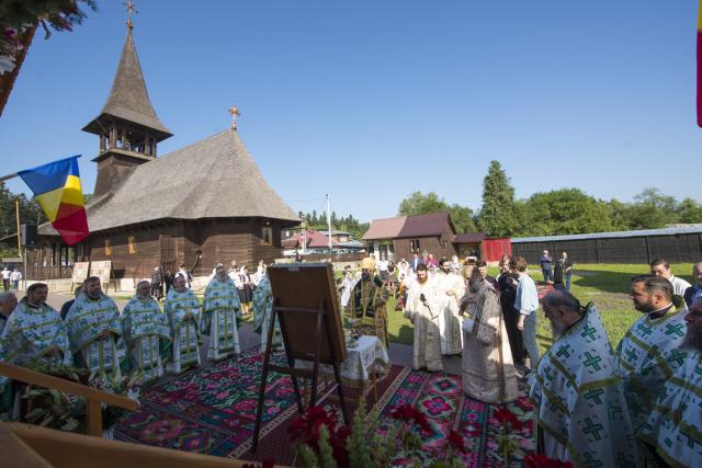 Momente istorice în satul Mănăstirea Neamț: prima Liturghie săvârșită de un arhiereu, în contextul aniversării a 200 de ani de la minunea Icoanei Maicii Domnului Îndrumătoarea