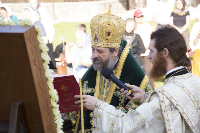 Momente istorice în satul Mănăstirea Neamț: prima Liturghie săvârșită de un arhiereu, în contextul aniversării a 200 de ani de la minunea Icoanei Maicii Domnului Îndrumătoarea