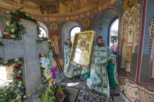 Momente istorice în satul Mănăstirea Neamț: prima Liturghie săvârșită de un arhiereu, în contextul aniversării a 200 de ani de la minunea Icoanei Maicii Domnului Îndrumătoarea