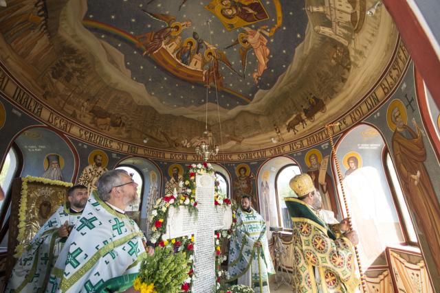 Momente istorice în satul Mănăstirea Neamț: prima Liturghie săvârșită de un arhiereu, în contextul aniversării a 200 de ani de la minunea Icoanei Maicii Domnului Îndrumătoarea
