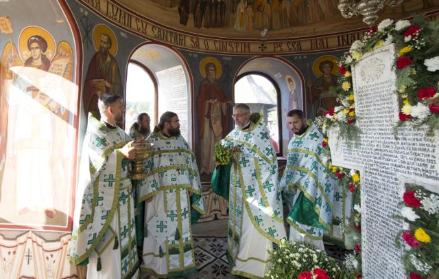 Momente istorice în satul Mănăstirea Neamț: prima Liturghie săvârșită de un arhiereu, în contextul aniversării a 200 de ani de la minunea Icoanei Maicii Domnului Îndrumătoarea