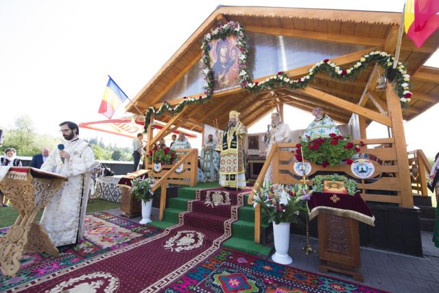 Momente istorice în satul Mănăstirea Neamț: prima Liturghie săvârșită de un arhiereu, în contextul aniversării a 200 de ani de la minunea Icoanei Maicii Domnului Îndrumătoarea