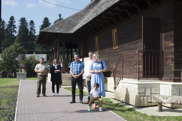 Momente istorice în satul Mănăstirea Neamț: prima Liturghie săvârșită de un arhiereu, în contextul aniversării a 200 de ani de la minunea Icoanei Maicii Domnului Îndrumătoarea