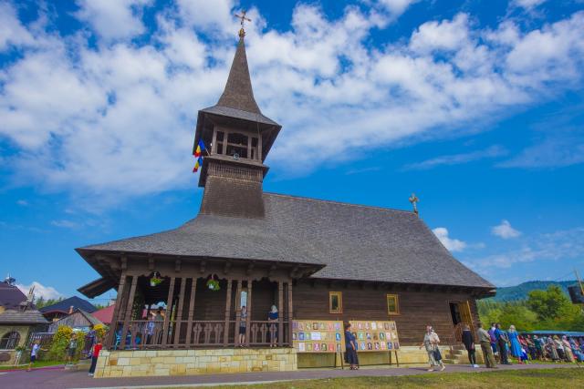 Momente istorice în satul Mănăstirea Neamț: prima Liturghie săvârșită de un arhiereu, în contextul aniversării a 200 de ani de la minunea Icoanei Maicii Domnului Îndrumătoarea