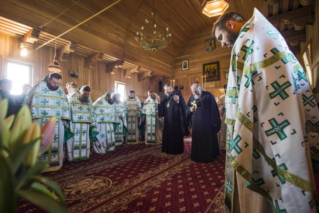 Momente istorice în satul Mănăstirea Neamț: prima Liturghie săvârșită de un arhiereu, în contextul aniversării a 200 de ani de la minunea Icoanei Maicii Domnului Îndrumătoarea
