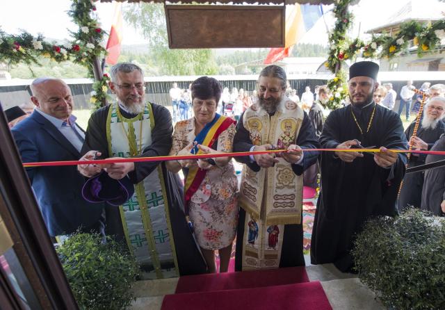 Momente istorice în satul Mănăstirea Neamț: prima Liturghie săvârșită de un arhiereu, în contextul aniversării a 200 de ani de la minunea Icoanei Maicii Domnului Îndrumătoarea