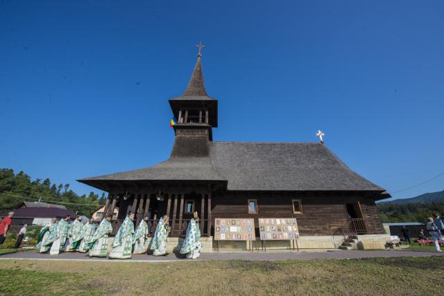 Momente istorice în satul Mănăstirea Neamț: prima Liturghie săvârșită de un arhiereu, în contextul aniversării a 200 de ani de la minunea Icoanei Maicii Domnului Îndrumătoarea