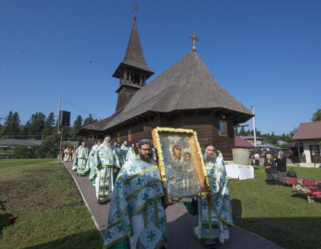 Momente istorice în satul Mănăstirea Neamț: prima Liturghie săvârșită de un arhiereu, în contextul aniversării a 200 de ani de la minunea Icoanei Maicii Domnului Îndrumătoarea