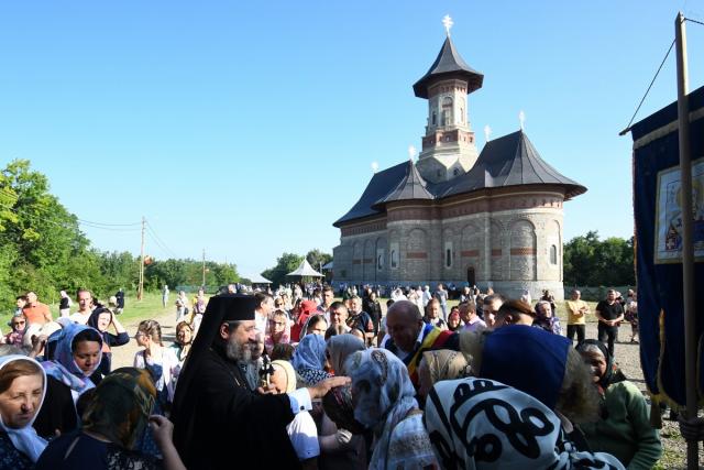 Liturghie arhierească la hramul Mănăstirii Sângeap-Basaraba