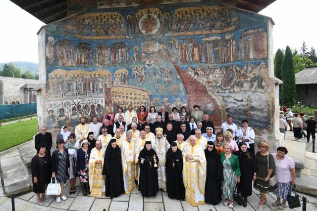 Promoția 1985 de la Facultatea de Teologie Ortodoxă din Sibiu s-a reunit la Mănăstirea Voroneț
