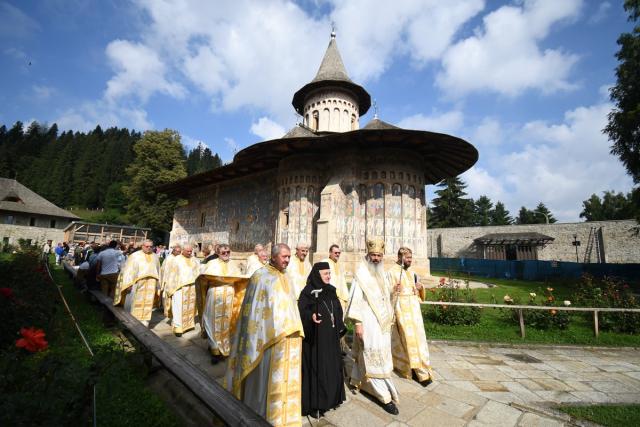 Promoția 1985 de la Facultatea de Teologie Ortodoxă din Sibiu s-a reunit la Mănăstirea Voroneț