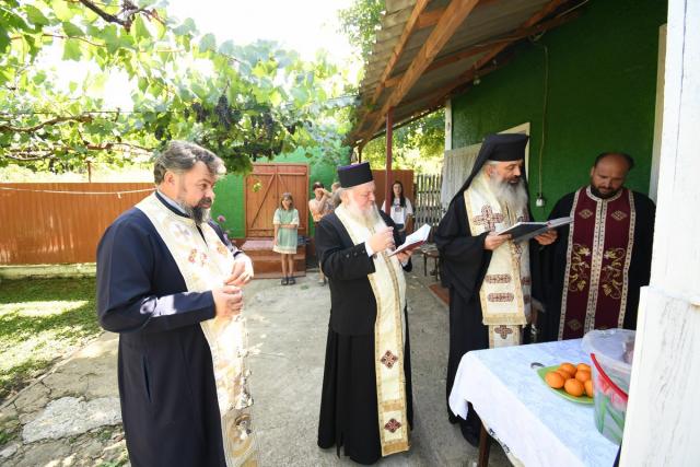 Mănăstirea Hadâmbu a dăruit o locuință unei familii nevoiaşe de peste Prut