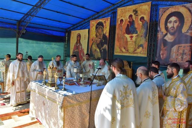 PS Ignatie: „Trupul și Sângele lui Hristos ne ajută să fim oameni liberi. Dacă vrem să avem viaţă, să ne împărtășim cât mai conștient și cât mai des”