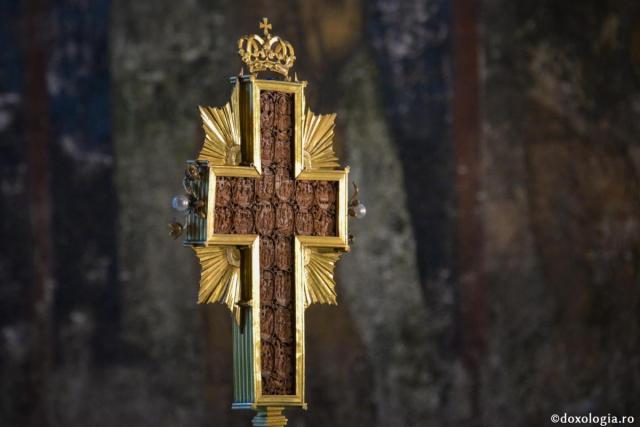 Gheron Iosif Vatopedinul: „Suntem datori să ridicăm crucea restului omenirii”