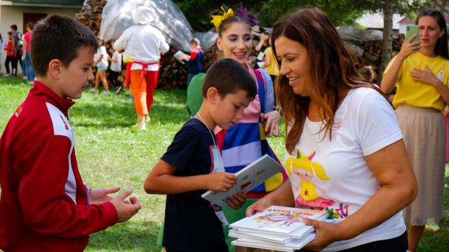 Gașca Zurli, alături de participanții la „Tabăra din pridvorul satului”