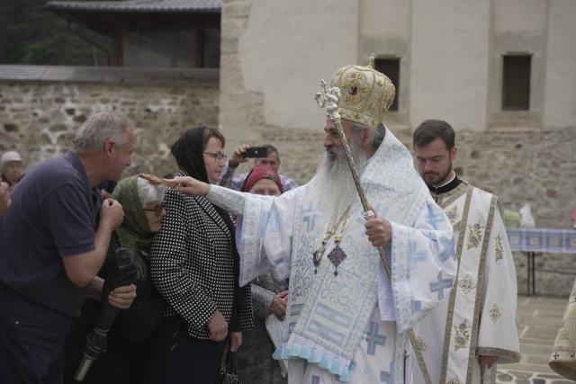 Hramul Mănăstirii Bistrița: „Prin Domnul Hristos și prin Preasfânta Născătoare de Dumnezeu am redobândit Raiul”