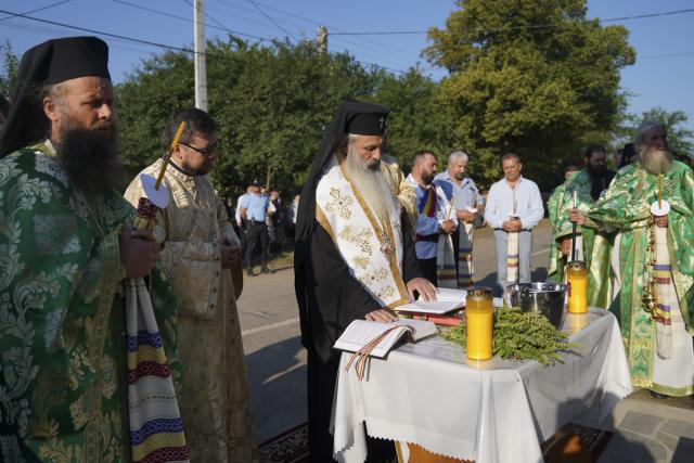 Sărbătoare la Crăiniceni: „Mergând pe urmele Sfântului Ioan Iacob Românul și Hozevitul, și noi devenim însetați după lumină”