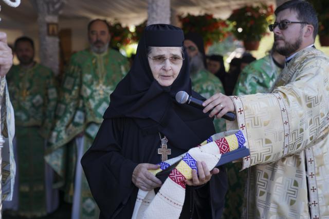 Sărbătoare la Crăiniceni: „Mergând pe urmele Sfântului Ioan Iacob Românul și Hozevitul, și noi devenim însetați după lumină”