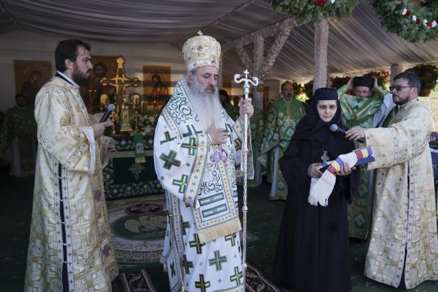 Sărbătoare la Crăiniceni: „Mergând pe urmele Sfântului Ioan Iacob Românul și Hozevitul, și noi devenim însetați după lumină”