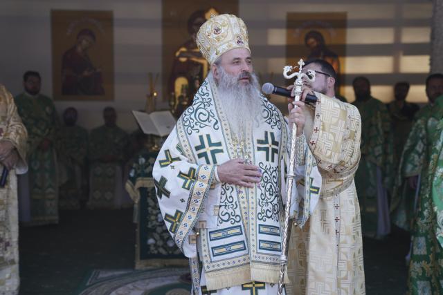 Sărbătoare la Crăiniceni: „Mergând pe urmele Sfântului Ioan Iacob Românul și Hozevitul, și noi devenim însetați după lumină”