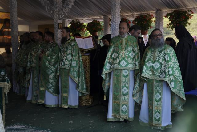 Sărbătoare la Crăiniceni: „Mergând pe urmele Sfântului Ioan Iacob Românul și Hozevitul, și noi devenim însetați după lumină”
