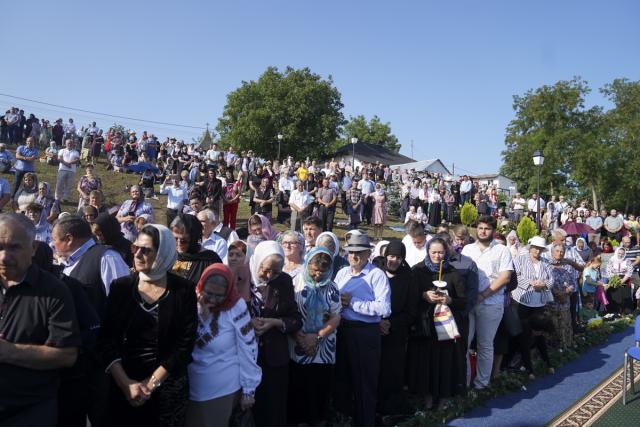 Sărbătoare la Crăiniceni: „Mergând pe urmele Sfântului Ioan Iacob Românul și Hozevitul, și noi devenim însetați după lumină”