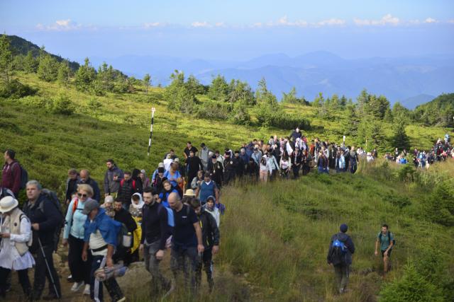 IPS Părinte Casian, la slujba hramului mănăstirii situate la 1800 metri altitudine: „Taborul României este, fără îndoială, Muntele Ceahlău”