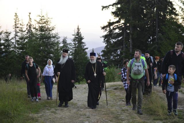 IPS Părinte Casian, la slujba hramului mănăstirii situate la 1800 metri altitudine: „Taborul României este, fără îndoială, Muntele Ceahlău”