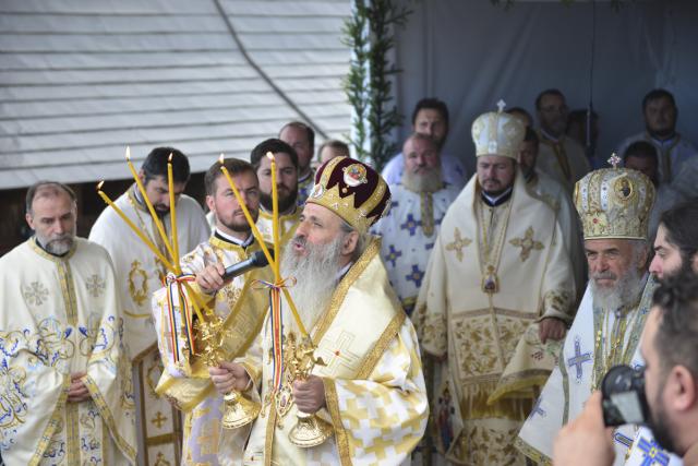 IPS Părinte Casian, la slujba hramului mănăstirii situate la 1800 metri altitudine: „Taborul României este, fără îndoială, Muntele Ceahlău”
