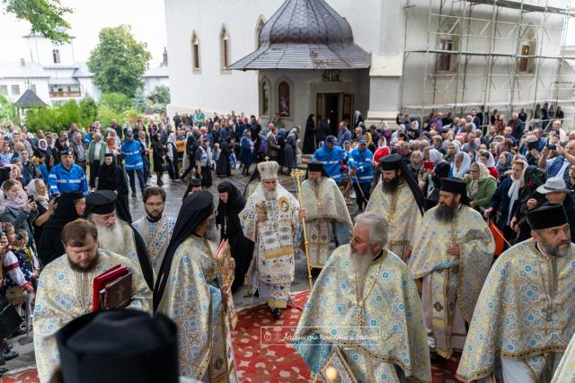 Mănăstirea Văratec: Hramul a deschis manifestările care marchează 210 ani de la sfințirea bisericii mari
