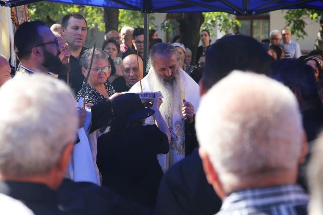Părintele Mihai Carp de la Parohia Lețcani a fost condus pe ultimul drum