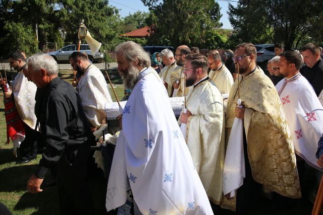 Părintele Mihai Carp de la Parohia Lețcani a fost condus pe ultimul drum