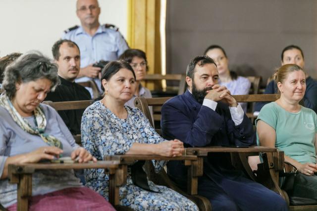 Instructaj despre folosirea unui defibrilator public, la Centrul Eparhial Iaşi