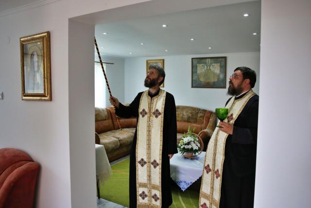 Părintele Mitropolit Teofan a slujit la Parohia Slobozia: „Să primească Dumnezeu inima noastră ca jertfă în fața Lui”