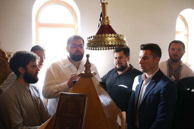 Părintele Mitropolit Teofan a slujit la Parohia Slobozia: „Să primească Dumnezeu inima noastră ca jertfă în fața Lui”