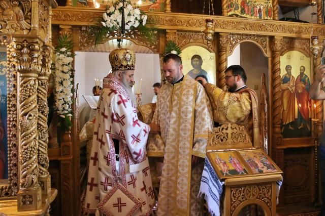 Părintele Mitropolit Teofan a slujit la Parohia Slobozia: „Să primească Dumnezeu inima noastră ca jertfă în fața Lui”
