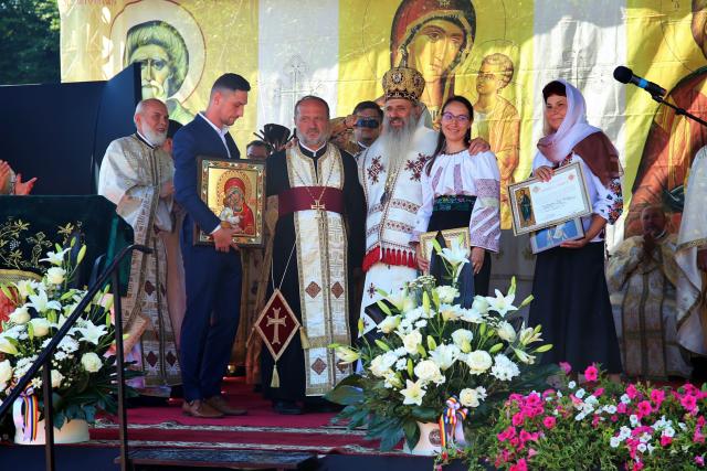 Mitropolitul Moldovei și Bucovinei a sfințit Biserica din Bucureni – Dămuc